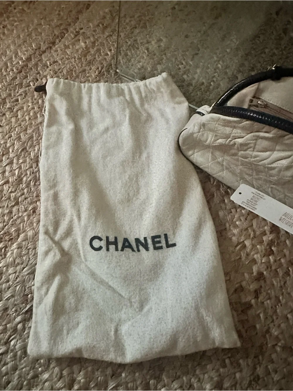 CHANEL Vintage Cream Quilted Shoulder Bag with Gold Chain